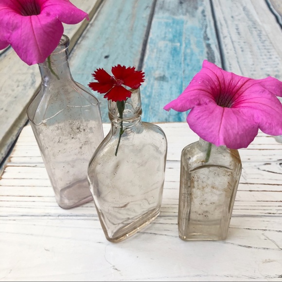 Lot of 3 vintage glass bottles - Picture 1 of 8